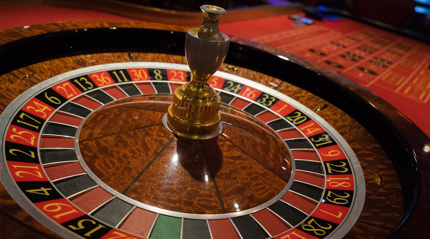 live-roulette-table